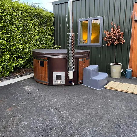 샬레 Luxurious One Bedroom Cabin With Private Hot Tub 킬라니